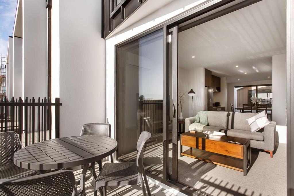 Stylish Brand New Sunny 3Bdrm 3Bth Garage Sleeps 6 Lägenhet Christchurch Exteriör bild