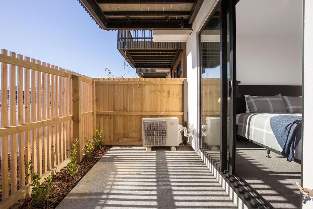 Stylish Brand New Sunny 3Bdrm 3Bth Garage Sleeps 6 Lägenhet Christchurch Exteriör bild